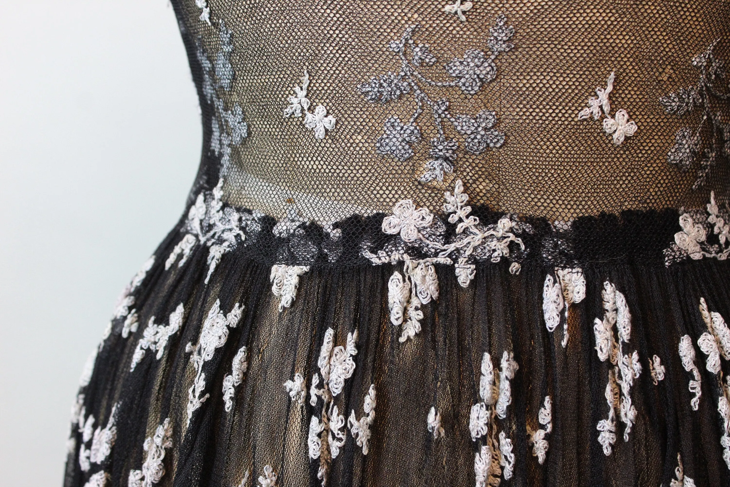 1930s EMBROIDERED mesh puff sleeves dress gown xs | new fall
