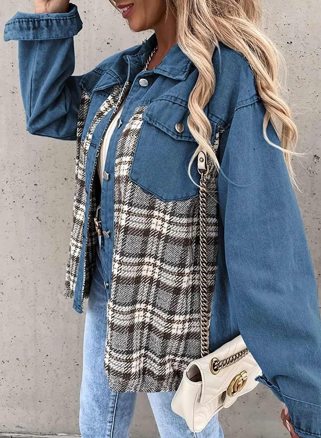 Women Jean Jacket Denim Plaid Shackets Button Down Shirt Jackets Oversized Pocketed Coat 2024 Fall Fashion Outfits